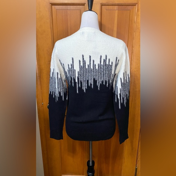 NWT Black and White Vertical Print Zip Up Sweater - Picture 3 of 4